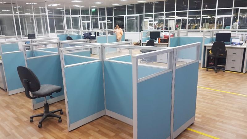 Tại Sao Nên Sử Dụng Vách Ngăn Bàn Làm Việc Văn Phòng?